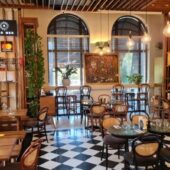 Mic dejun la restaurantul Fratellini