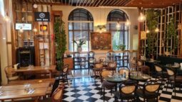 Mic dejun la restaurantul Fratellini