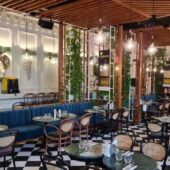 Mic dejun la restaurantul Fratellini