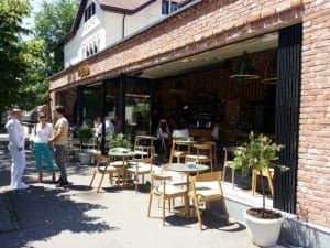 Cafeneaua in care se fumeaza ilegal