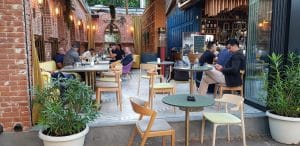 Cafeneaua de pe Beller in care se fumeaza ilegal