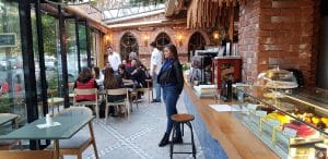 Cafeneaua de pe Beller in care se fumeaza ilegal