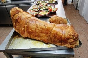 Oaia pregatita de bucatarul Ahmad la restaurantul Damascus Palace