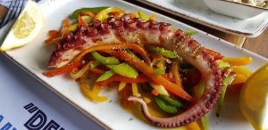 Octopus, restaurant grecesc traditional in Parcul Herastrau