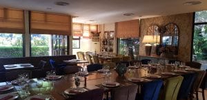 Quattro Stagioni. trattoria in Parcul Hearstrau la Piata Charles de Gaulle