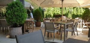 Quattro Stagioni. trattoria in Parcul Hearstrau la Piata Charles de Gaulle