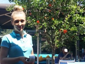 Ramona, chelnerita de la restaurantul Octopus din Parcul Herastrau