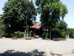 Riviera, restaurant international in Parcul National