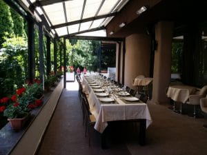 Riviera, restaurant international in Parcul National