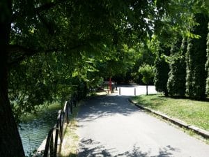 Riviera, restaurant international in Parcul National