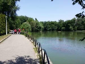 Riviera, restaurant international in Parcul National