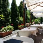 Riviera, restaurant international in Parcul National