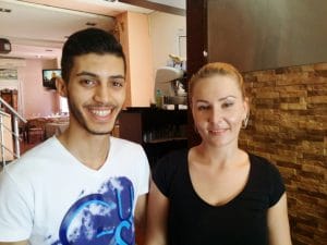 Samy si Mary, chelnerii veseli de la Sis Kebab...