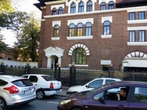 Strada Sevastopol cu restaurantul panoramic Upstairs Rooftop