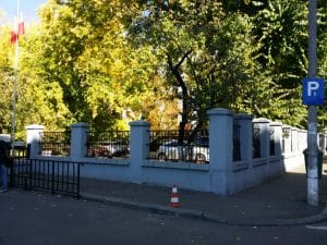 Strada Sevastopol cu restaurantul panoramic Upstairs Rooftop