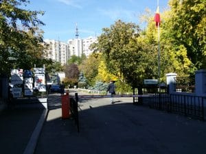 Strada Sevastopol cu restaurantul panoramic Upstairs Rooftop