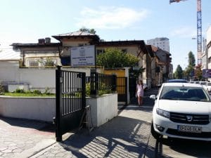 Strada Sevastopol cu restaurantul panoramic Upstairs Rooftop