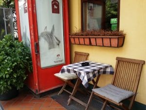 White Horse, bistrou in Piata Dorobantilor