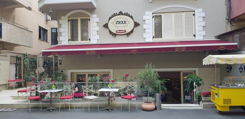 Zexe Braserie, bistrou si patiserie