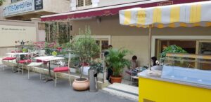 Bistrou si patiserie facut de Ana Consulea