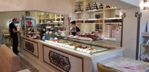 Bistrou si patiserie facut de Ana Consulea