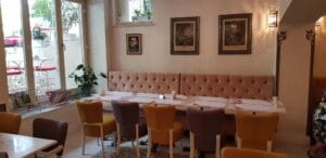 Bistrou si patiserie facut de Ana Consulea