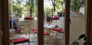 Bistrou si patiserie facut de Ana Consulea