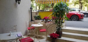 Bistrou si patiserie facut de Ana Consulea