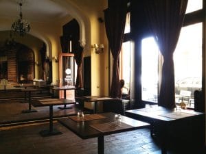 Aida Bistro, restaurant cu terasa la Palatul Bragadiru