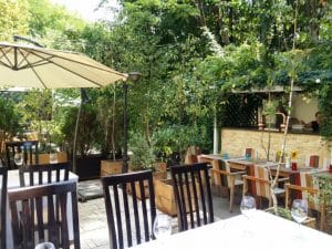 Aida Bistro, restaurant cu terasa la Palatul Bragadiru