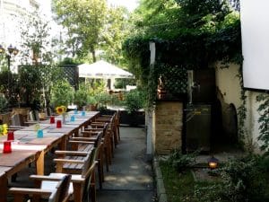 Aida Bistro, restaurant cu terasa la Palatul Bragadiru