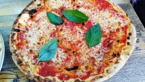 Animaletto, bistrou-pizzerie boema langa Biserica Visarion, la Piata Romana