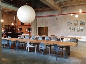 Apollo 111, cafenea, wine bar si spatiu pentru evenimente in Palatul Universul