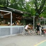 Baraka, terasa boema de hipsteri si skateri in parcul Herastrau din Bucuresti