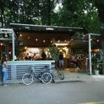 Baraka, terasa boema de hipsteri si skateri in parcul Herastrau din Bucuresti