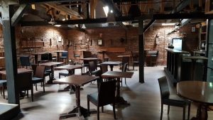 Copper's Pub, club si bistrou boem