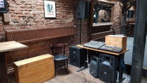 Copper's Pub, club si bistrou boem