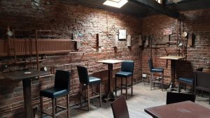 Copper's Pub, club si bistrou boem