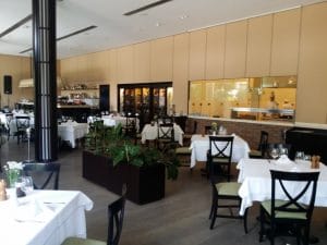 Golden Blitz, restaurant cu specific romanesc la Razoare