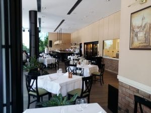 Golden Blitz, restaurant cu specific romanesc la Razoare