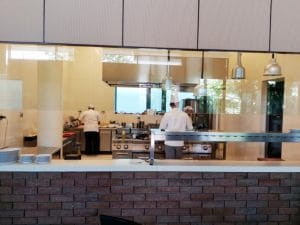 Golden Blitz, restaurant cu specific romanesc la Razoare