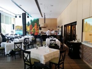 Golden Blitz, restaurant cu specific romanesc la Razoare