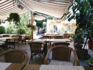 Irisa, hotel si restaurant pe Banu Manta