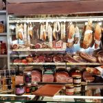 Plated Winebar & Bistro, restaurant cu bacanie