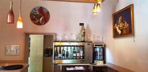 Plated Winebar & Bistro, restaurant cu bacanie