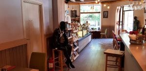 Plated Winebar & Bistro, restaurant cu bacanie