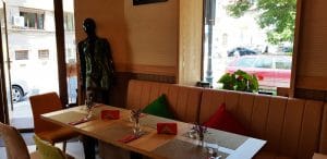 Plated Winebar & Bistro, restaurant cu bacanie