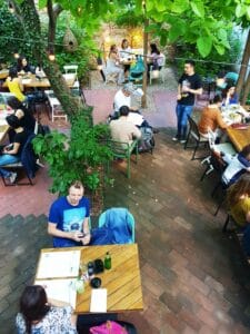 Simbio, local neo-boem in Bucuresti