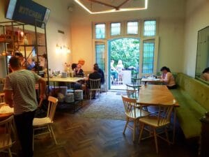 Simbio, local neo-boem in Bucuresti