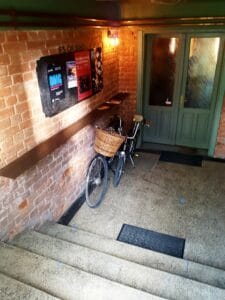 Simbio, local neo-boem in Bucuresti